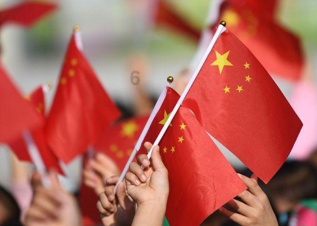 李亚鹏捡到宝了，小19岁妻子，为1岁女儿准备腊八粥，反被投喂